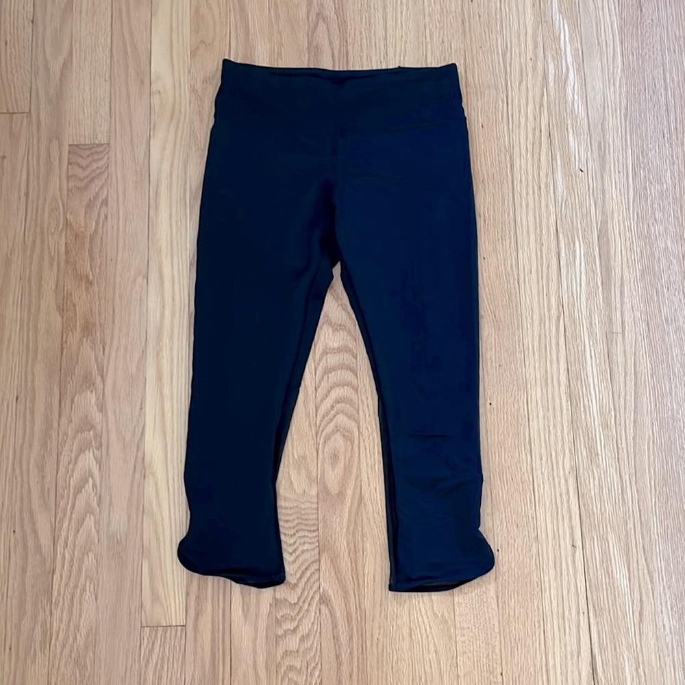 Lululemon Women’s Black Capri Leggings